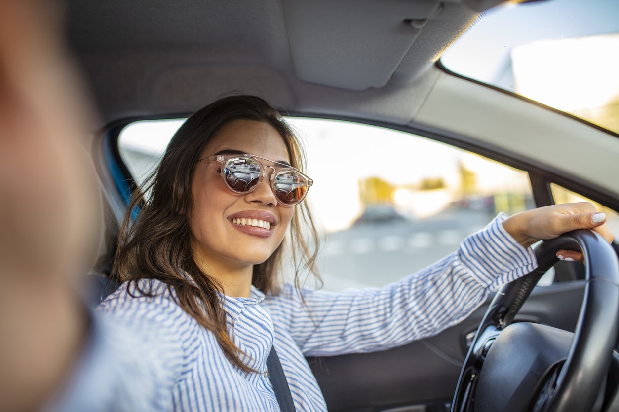 Jeune femme passe le permis